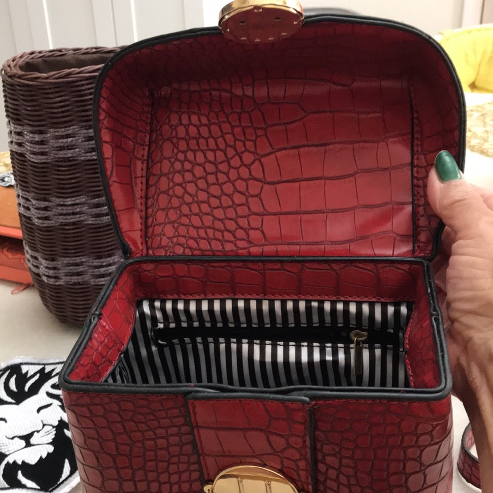 Top-Handle Croc-Embossed Red Satchel with Gold Hardware - Picture 6 of 11